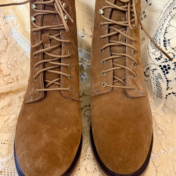 Clarks Tan Suede‎ Lace-Up Boots - Picture 1 of 6
